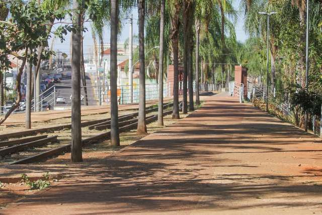 Contra 2 problemas, lojistas querem que Orla Ferrovi&aacute;ria vire estacionamento
