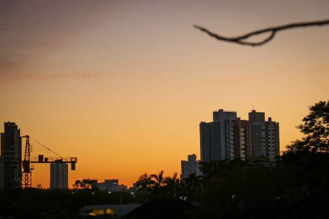 Previs&atilde;o &eacute; de ter&ccedil;a-feira com tempo seco e m&aacute;xima de 30&ordm;C em MS