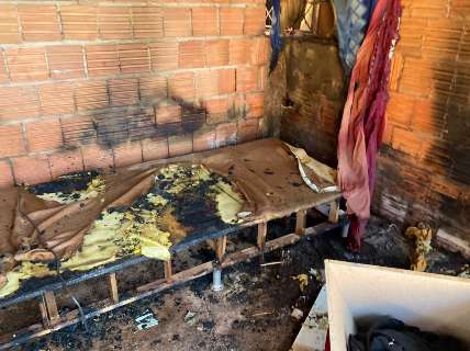 Inc&ecirc;ndio em casa com 5 crian&ccedil;as deixa mulher ferida no Dan&uacute;bio Azul 