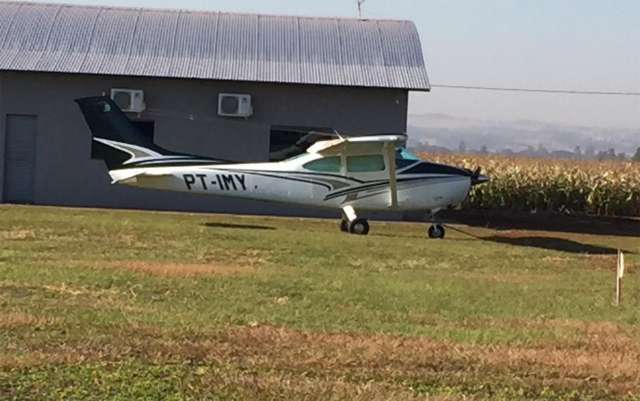 Casal de MS &eacute; preso com avi&atilde;o que transportava R$ 15 milh&otilde;es em coca&iacute;na