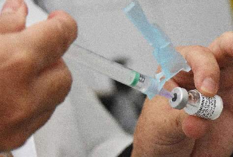 Em MS, 12 cidades já imunizaram 100% dos adultos com 1ª dose e dispensam vacina