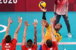 Brasil toma virada da R&uacute;ssia e disputar&aacute; o bronze no v&ocirc;lei masculino