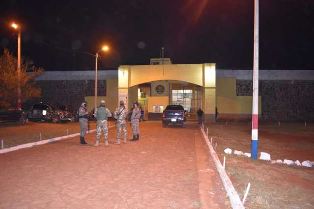  Pol&iacute;cia descobre plano de fuga, transfere 3 presos e deixa fronteira em alerta