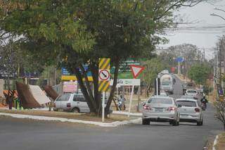 Rotatória da Avenida Três Barras será removida e semáfaros serão implantados até final do ano. (Foto: Marcos Maluf)