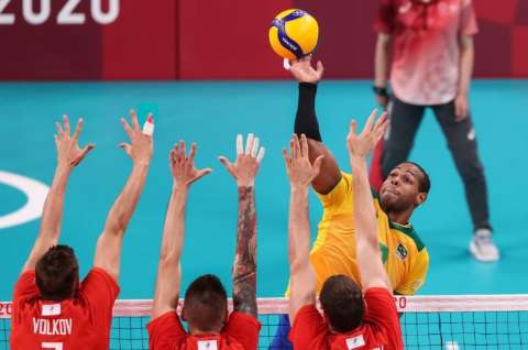 Brasil toma virada da R&uacute;ssia e disputar&aacute; o bronze no v&ocirc;lei masculino