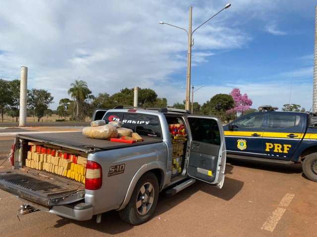 Caminhonete &eacute; abandonada com 1,2 tonelada de maconha em estrada vicinal