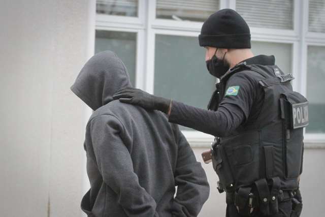 At&eacute; mulher foi presa em opera&ccedil;&atilde;o contra viol&ecirc;ncia dom&eacute;stica 