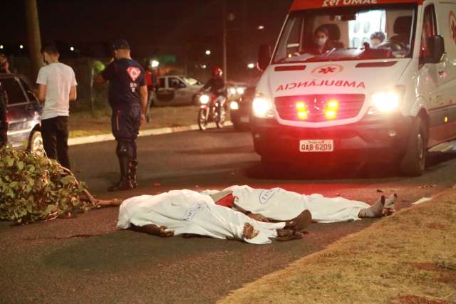 Dois morrem em acidente em frente ao Alphaville e pol&iacute;cia suspeita de racha