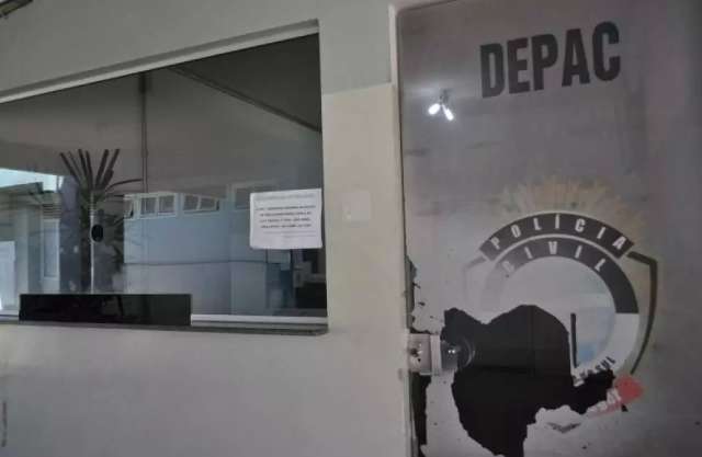 Festa de anivers&aacute;rio acaba na delegacia e mulher foge para n&atilde;o ficar presa 