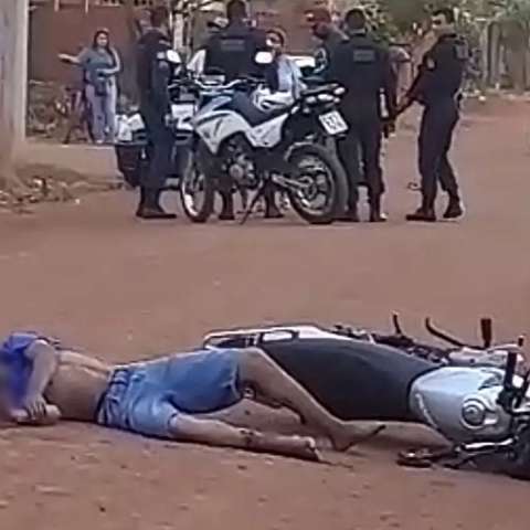 Rapaz de 19 anos &eacute; baleado por policiais durante persegui&ccedil;&atilde;o de moto