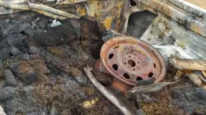 Polícia encontra meia tonelada de maconha em carro queimado na fronteira