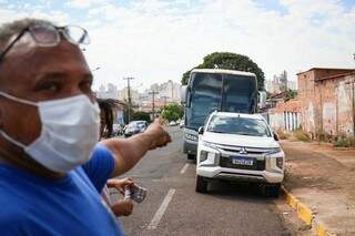 &Ocirc;nibus atrapalham vis&atilde;o em cruzamento famoso por acidentes