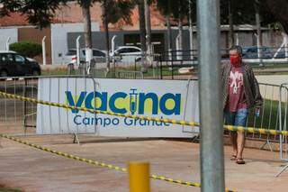 Na manhã de ontem, não havia fila para se vacinar nos pontos de imunização em Campo Grande (Foto: Marcos Maluf/Arquivo)