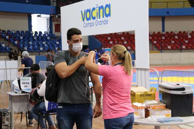 Jovens de 19 vacinam nesta 2&ordf; a partir das 12h30