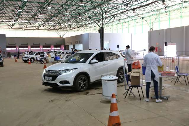 Campo Grande n&atilde;o vacina jovens de 18 anos neste domingo
