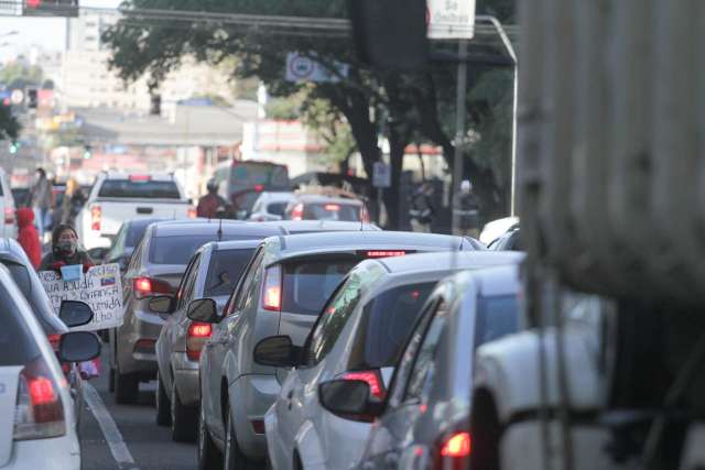 Licenciamento de ve&iacute;culos com placas finais 7 e 8 vence no fim do m&ecirc;s