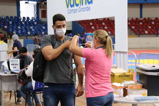 Até agora, menos de 30% dos jovens buscaram a vacina contra covid na Capital