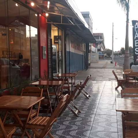 Sem medo, Anderson monta pizzaria em lugar de onde todo mundo corre