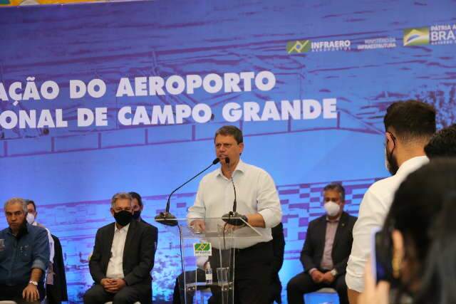 Em vistoria, ministro refor&ccedil;a que obras s&atilde;o essenciais para privatizar aeroporto