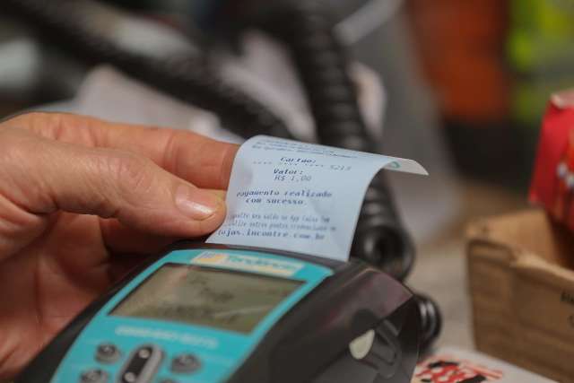 Quase 60% dos campo-grandenses t&ecirc;m d&iacute;vidas com cart&otilde;es de cr&eacute;dito