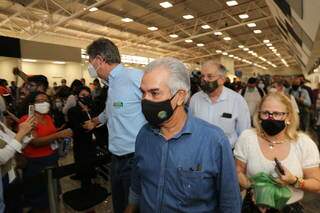 Governador Reinaldo Azambuja (PSDB) durante vistoria em obras no Aeroporto Internacional de Campo Granede. (Foto: Paulo Francis)
