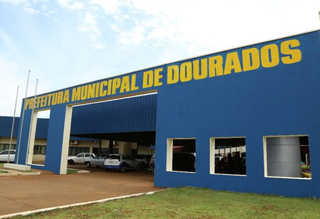 Fachadada da Prefeitura Municipal de Dourados. (Foto: Divulgação)