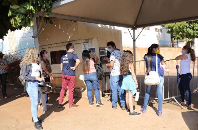 Senhas para vacina&ccedil;&atilde;o esgotam na Seleta 3 horas ap&oacute;s in&iacute;cio de distribui&ccedil;&atilde;o