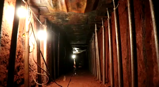 Túnel que parou embaixo do cofre do Nuval: objetivo dos ladrões não foi atingido por motivos &#34;alheios às suas vontades&#34;. (Foto: Arquivo: Henrique Kawaminami)