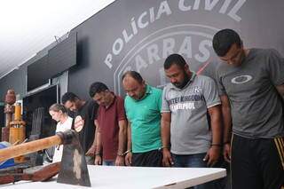 Presos no dia da operação da Polícia Civil, em Campo Grande, depois da descoberta do plano de escavação. (Foto: Arquivo)