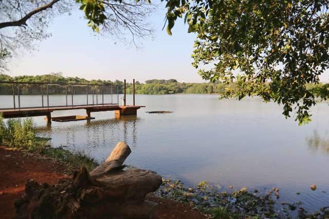 Tendo o Lago do Amor como vizinho de trabalho, Jos&eacute; diz que seca &ldquo;d&aacute; d&oacute;&rdquo;