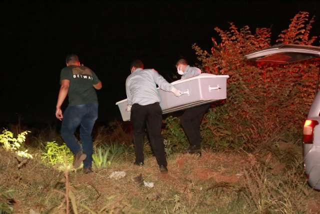 Pol&iacute;cia investiga sequestro de jovem e encontra corpo crivado de balas 