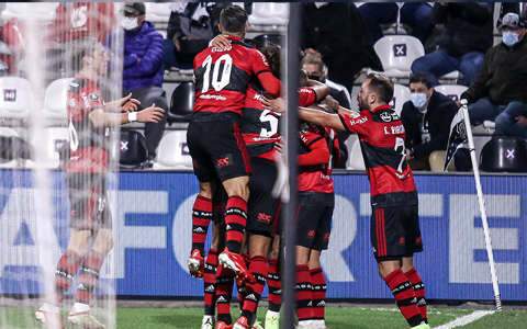 Flamengo goleia fora de casa e encaminha classificação para a semi