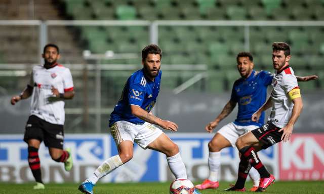 Cruzeiro e Vit&oacute;ria empatam e seguem na parte inferior da tabela