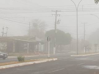 Forte neblina em Ponta Porã, na fronteira com o Paraguai. (Foto: Direto das Ruas)