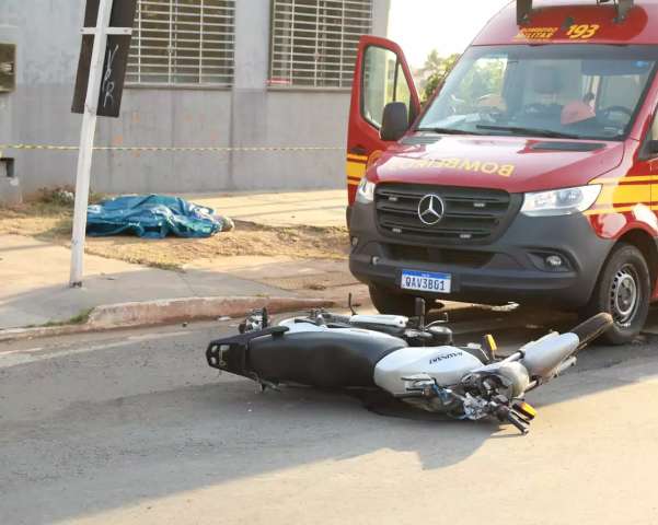Motociclista morre na hora ao atingir carreta no prolongamento da Euler 
