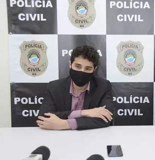Delegado Willian Rodrigues coletou as primeiras informações do caso. (Foto: Diário Corumbaense)