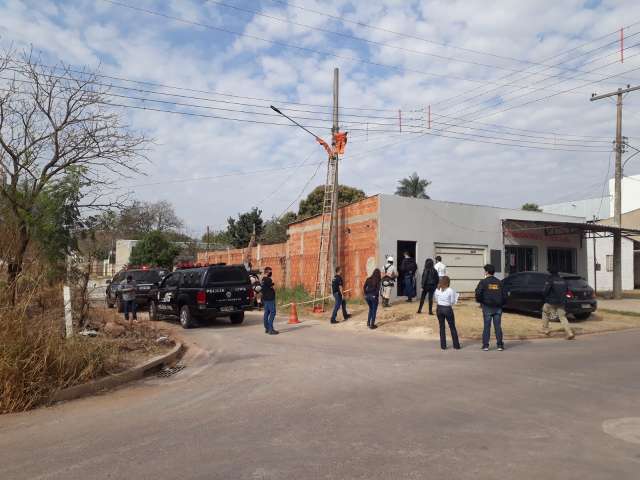 Opera&ccedil;&atilde;o mira furto de energia el&eacute;trica e descobre fraude em 55 casas 