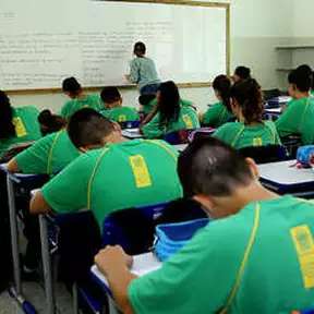 Concurso com 722 vagas para professores prevê salário de R$ 3,7 mil