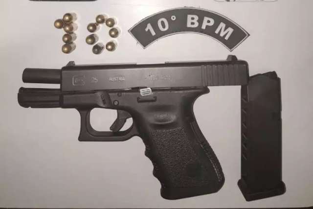 Venda de arma tem 2 presos ap&oacute;s persegui&ccedil;&atilde;o e atropelamento