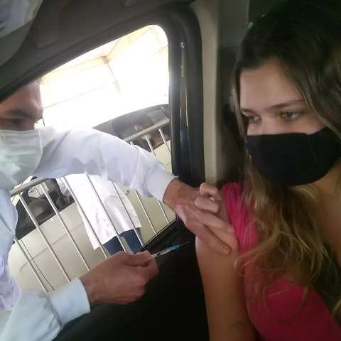 Dourados abre vacina&ccedil;&atilde;o para adolescentes de 17 anos j&aacute; nesta sexta