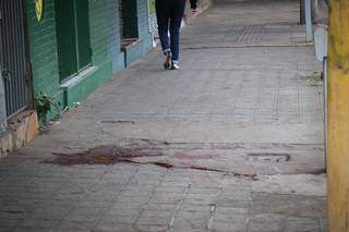 Calçada onde Rodrigo foi encontrado na madrugada de 12 de agosto. (Foto: Henrique Kawaminami)