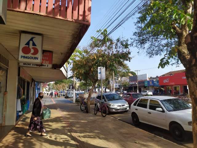Dourados começa a vacinar jovens com 18 anos e amplia público de festas