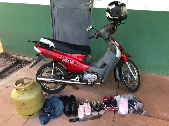 Ladr&atilde;o &eacute; detido por moradores depois de ser flagrado furtando casa