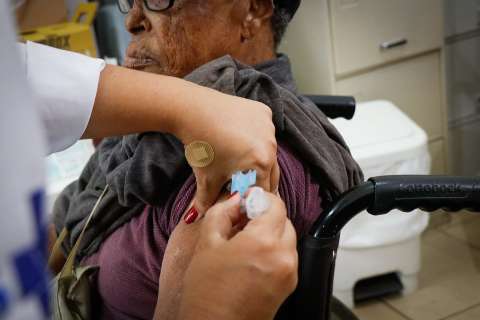 Após estudo, Saúde pede 3ª dose de vacina contra covid para idosos