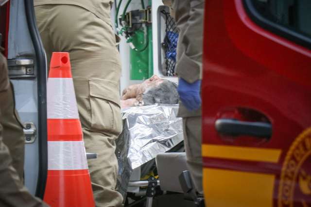 Explos&atilde;o em oficina mec&acirc;nica deixa 2 funcion&aacute;rios feridos