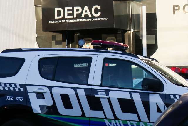 Ap&oacute;s arrombar duas casas, assaltante tenta esfaquear PM e &eacute; baleada no p&eacute;