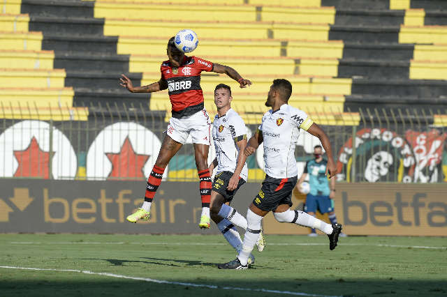 Flamengo vence Sport com gols de Bruno Henrique e Everton Ribeiro