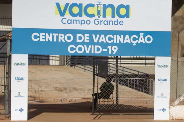 Com mesmo p&uacute;blico, vacina na segunda &eacute; s&oacute; &agrave; tarde