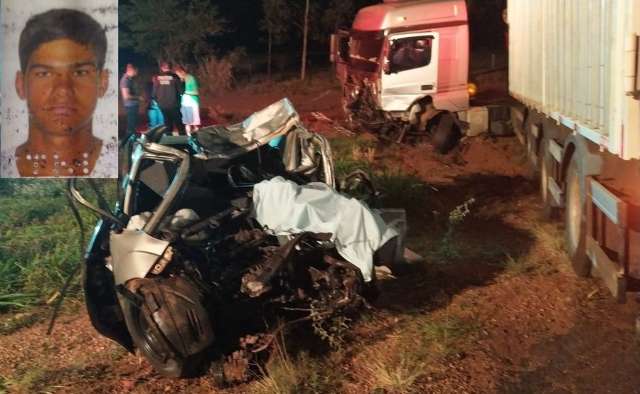 Motorista morre ao invadir contram&atilde;o e colidir com caminh&atilde;o 