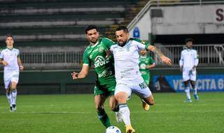 Gols no fim mant&ecirc;m Chapecoense e Am&eacute;rica-MG em baixa no Brasileiro